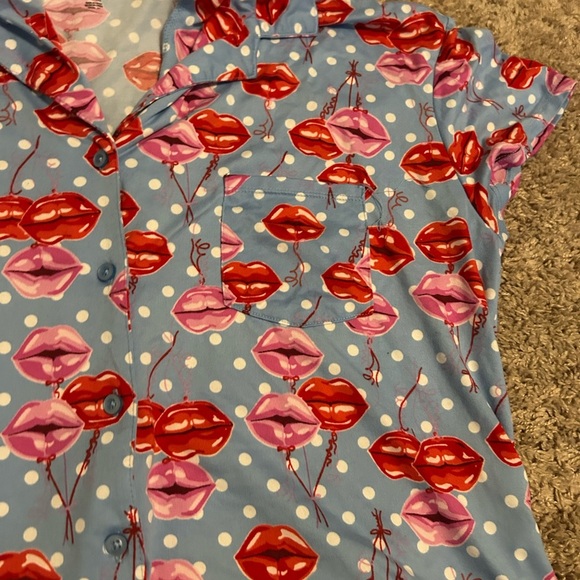 BLUE Valentines Day Kisses 💋 Blue Collared Short Sleeve Shorts Women’s PJ Set - Picture 4 of 6